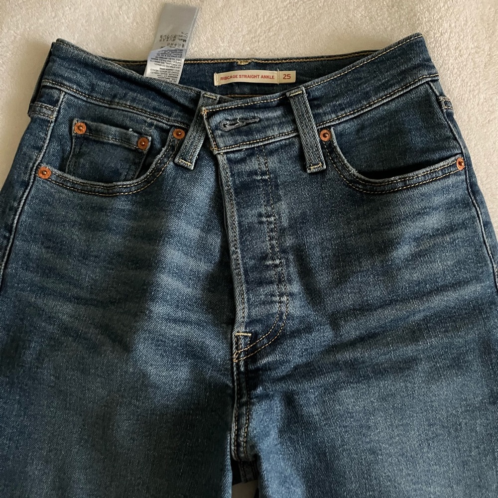 Levi's Women's Ribcage Straight Leg Jeans